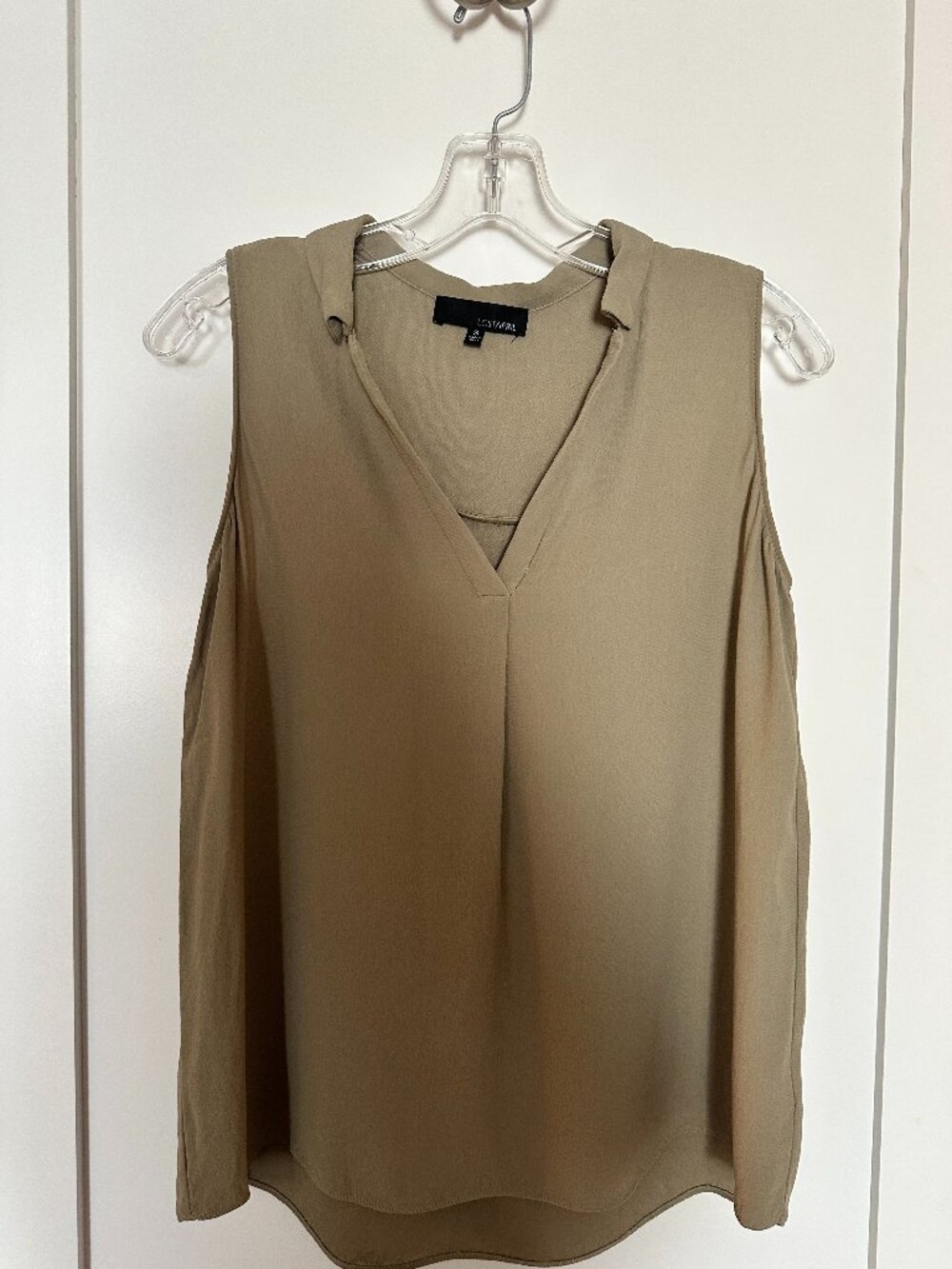 Sleeveless pleated top
